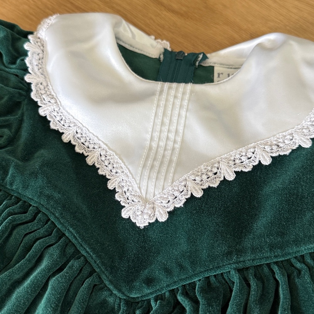 Ruth of Carolina Vintage Green Velvet Dress with Silk Peter Pan Neckline - Picture 2 of 5